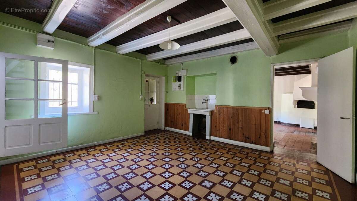 Maison à ESSERTENNE-ET-CECEY