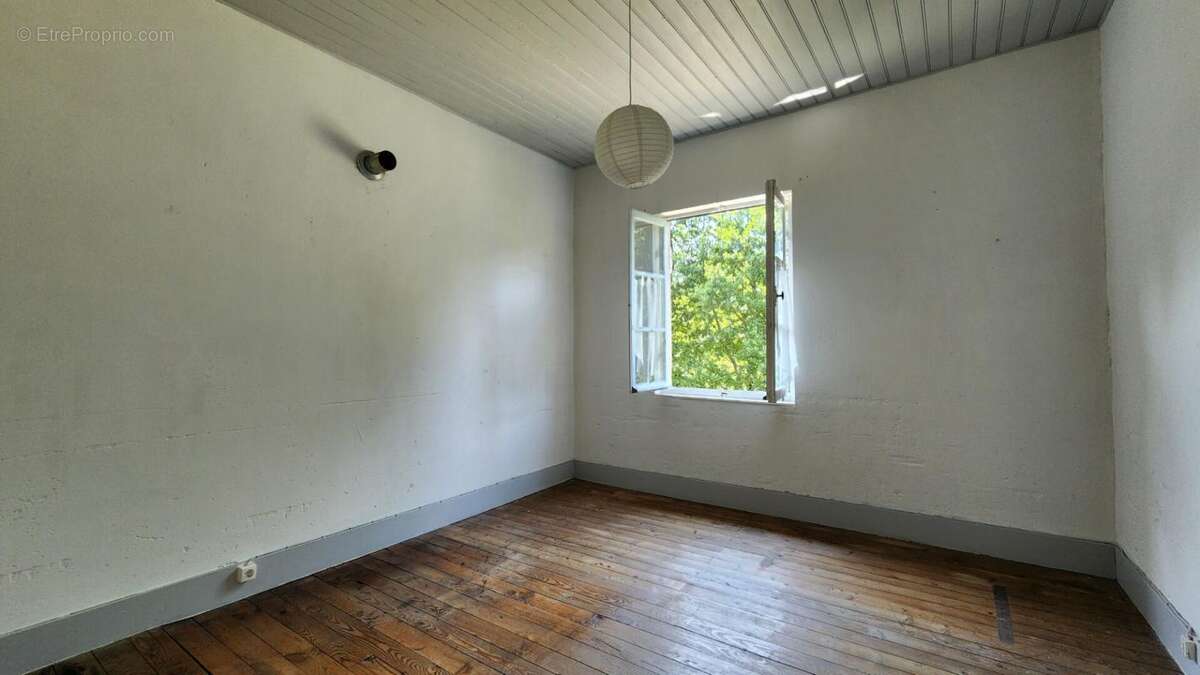 Maison à ESSERTENNE-ET-CECEY