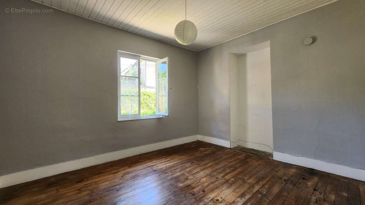 Maison à ESSERTENNE-ET-CECEY