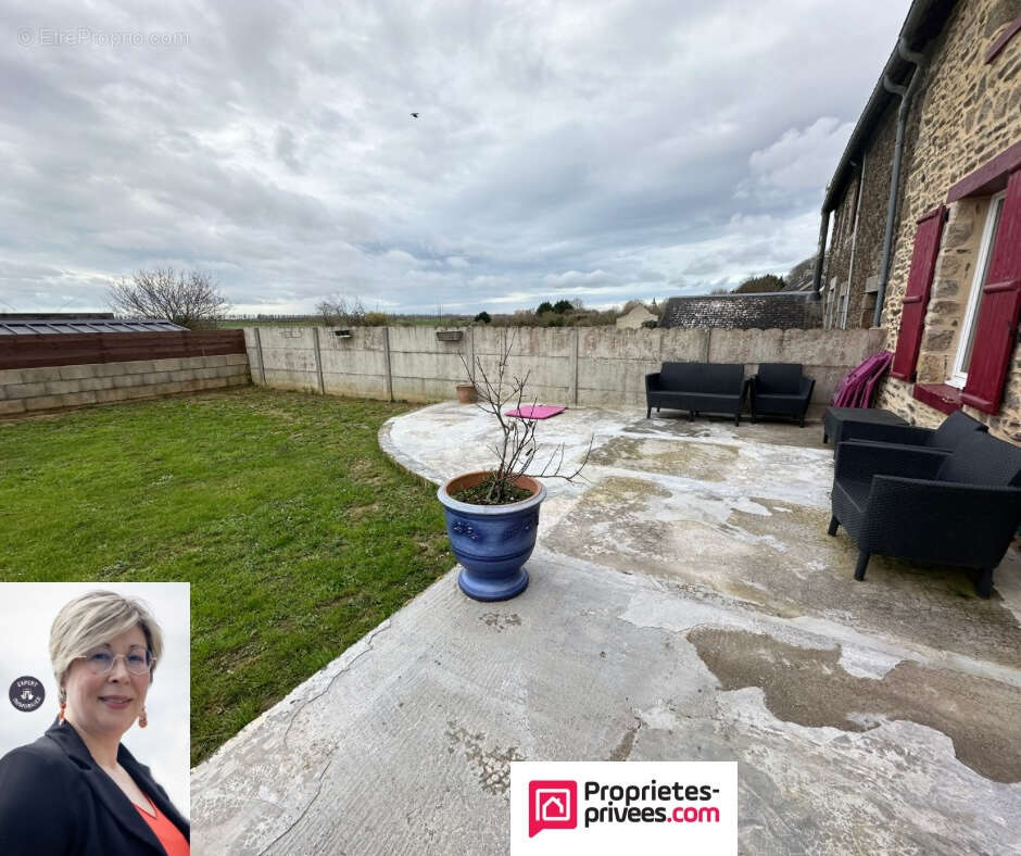 Maison à SAINT-BROLADRE