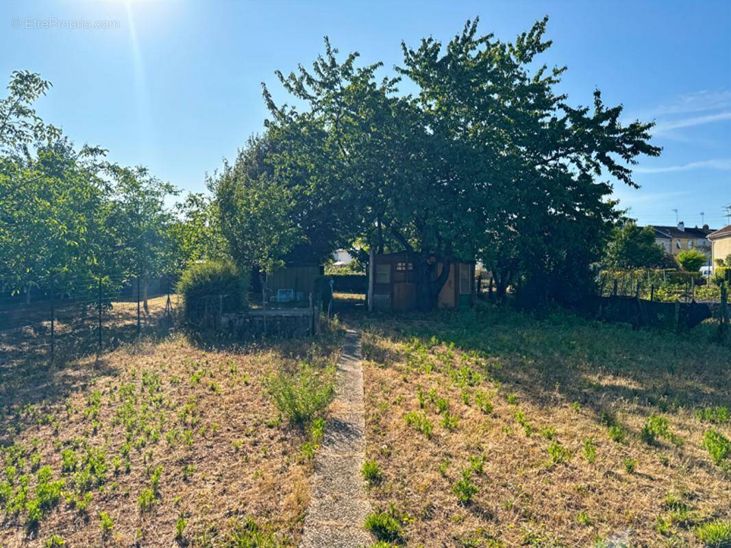 Terrain à SABLE-SUR-SARTHE