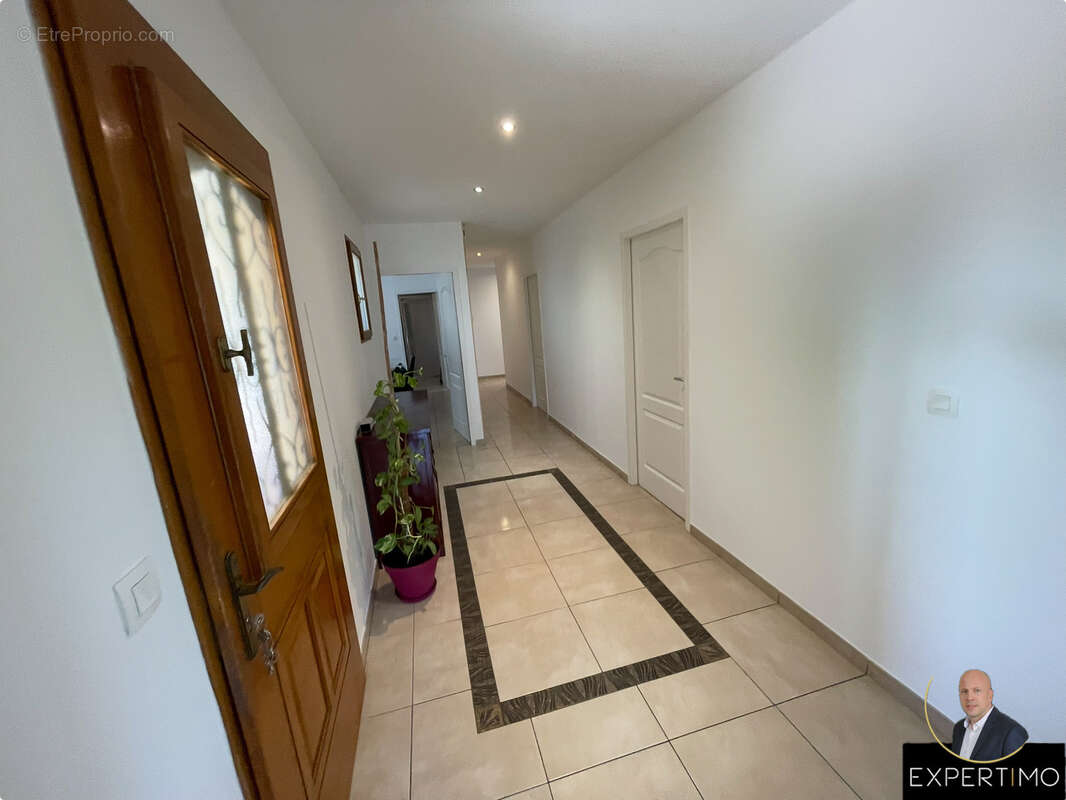 Maison à NEGREPELISSE