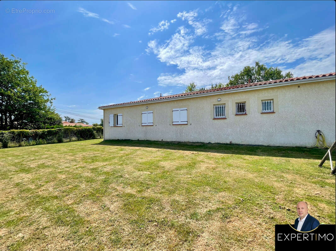 Maison à NEGREPELISSE