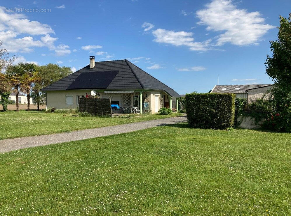 Maison à SERRES-CASTET