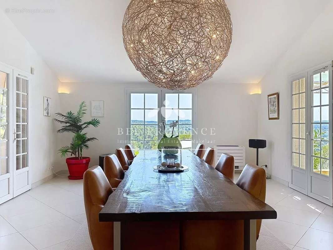 Maison à ENTRECASTEAUX