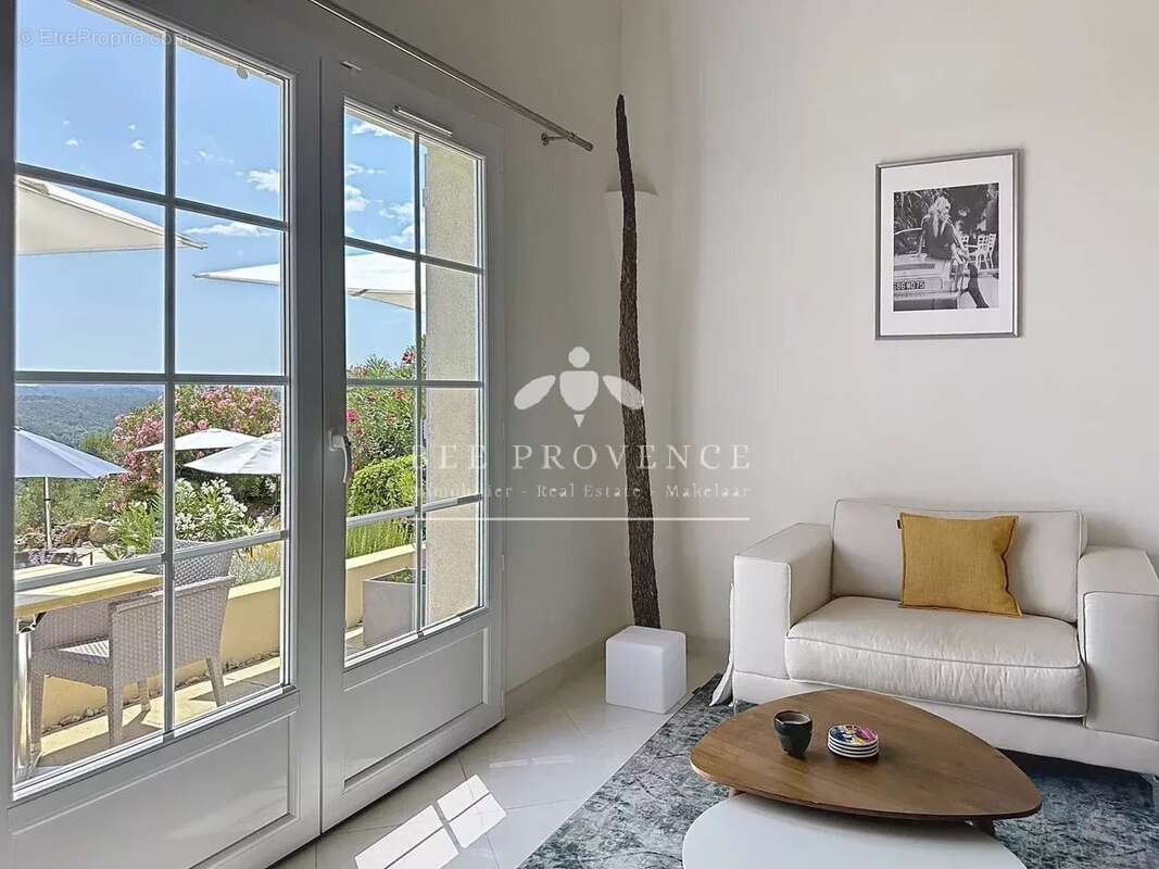 Maison à ENTRECASTEAUX