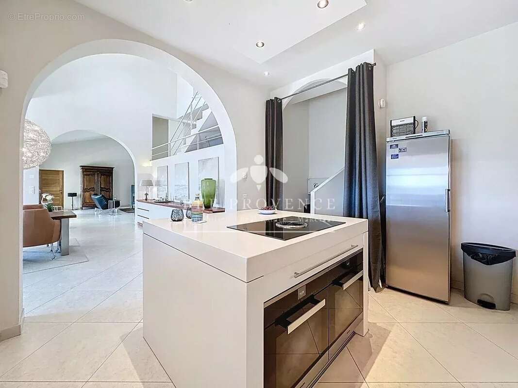 Maison à ENTRECASTEAUX