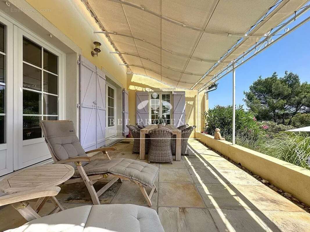 Maison à ENTRECASTEAUX