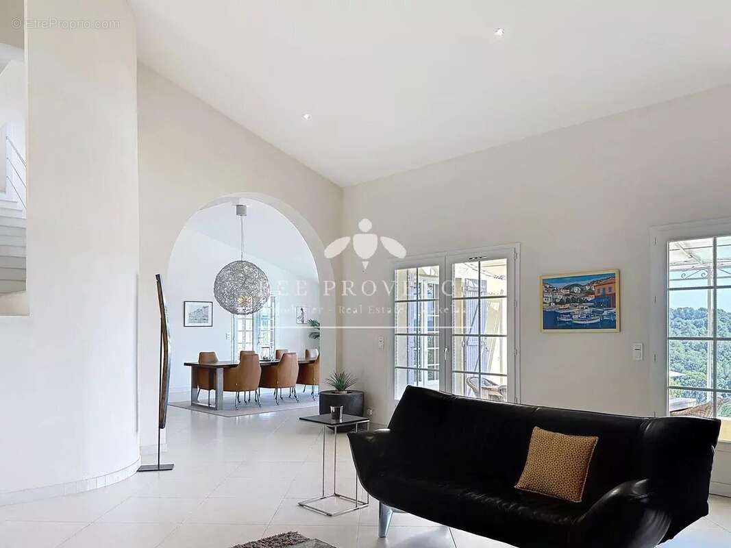 Maison à ENTRECASTEAUX