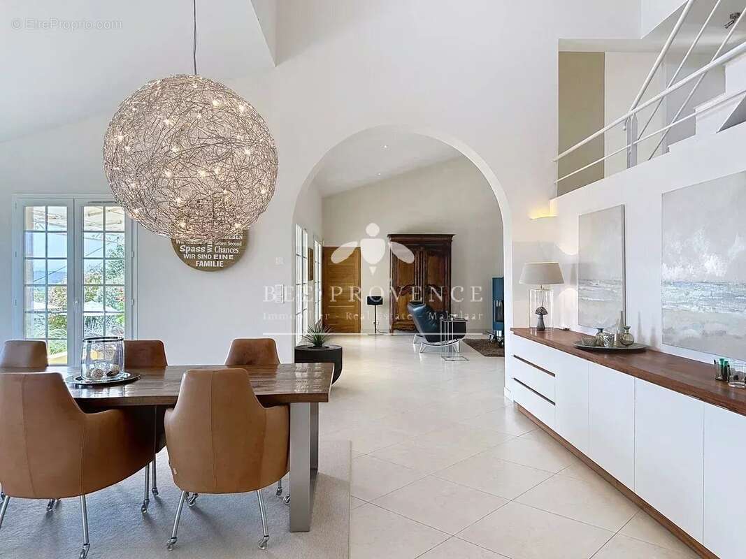 Maison à ENTRECASTEAUX