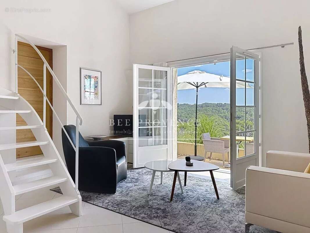 Maison à ENTRECASTEAUX