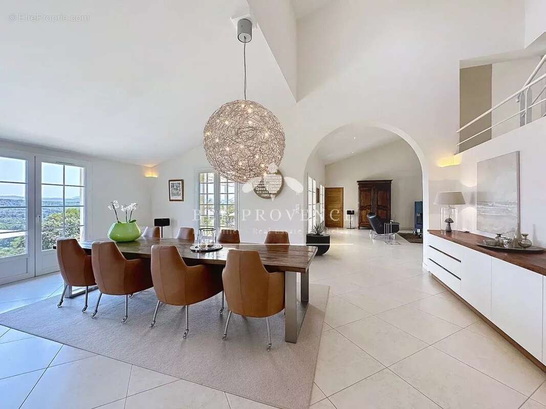 Maison à ENTRECASTEAUX