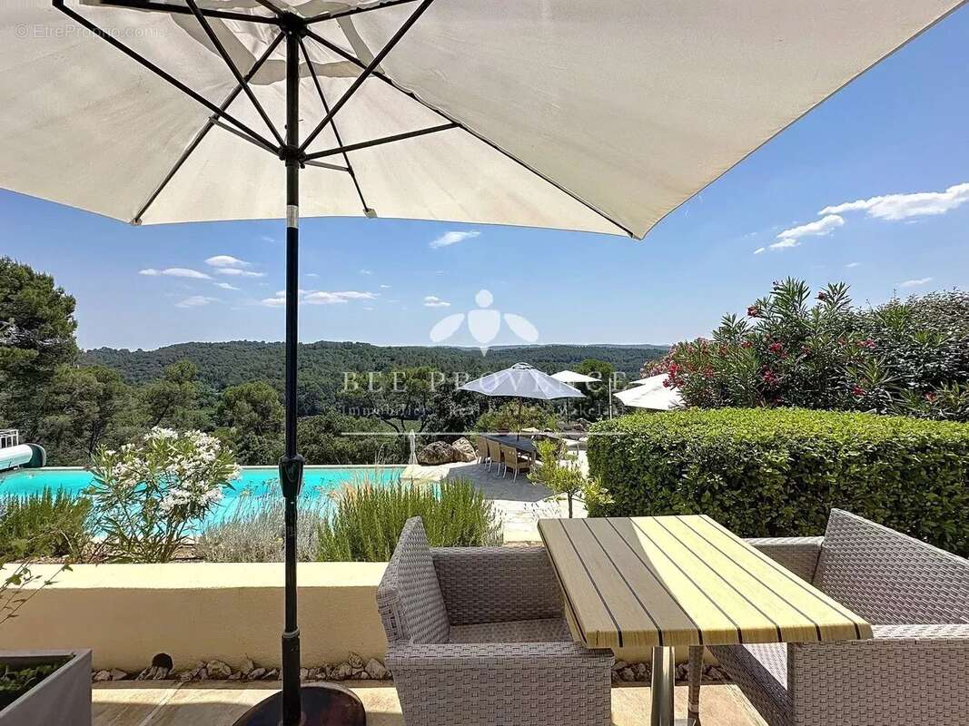 Maison à ENTRECASTEAUX