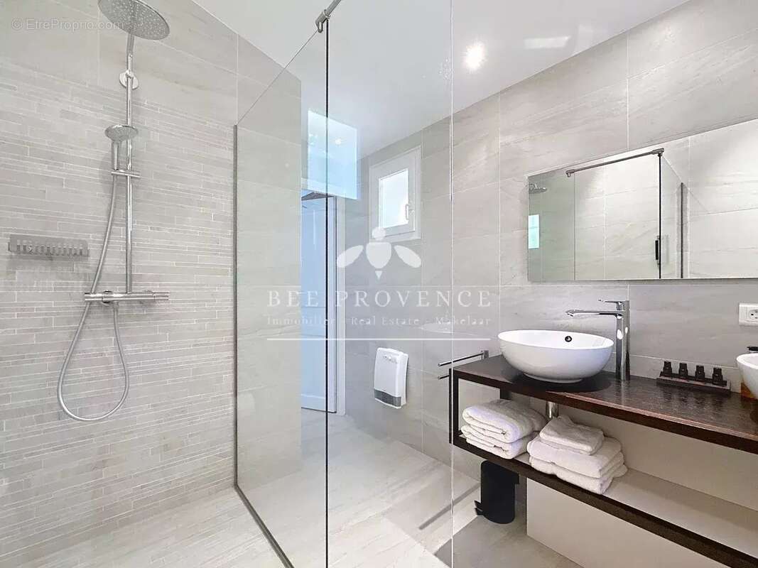 Maison à ENTRECASTEAUX