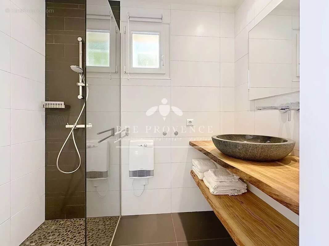 Maison à ENTRECASTEAUX