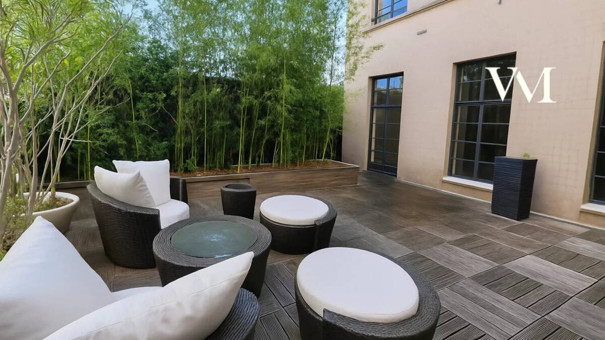 Appartement à PARIS-8E