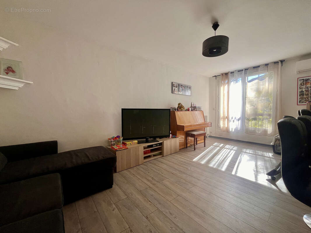 Appartement à CARROS