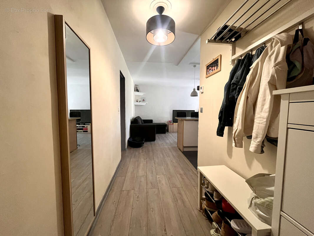 Appartement à CARROS