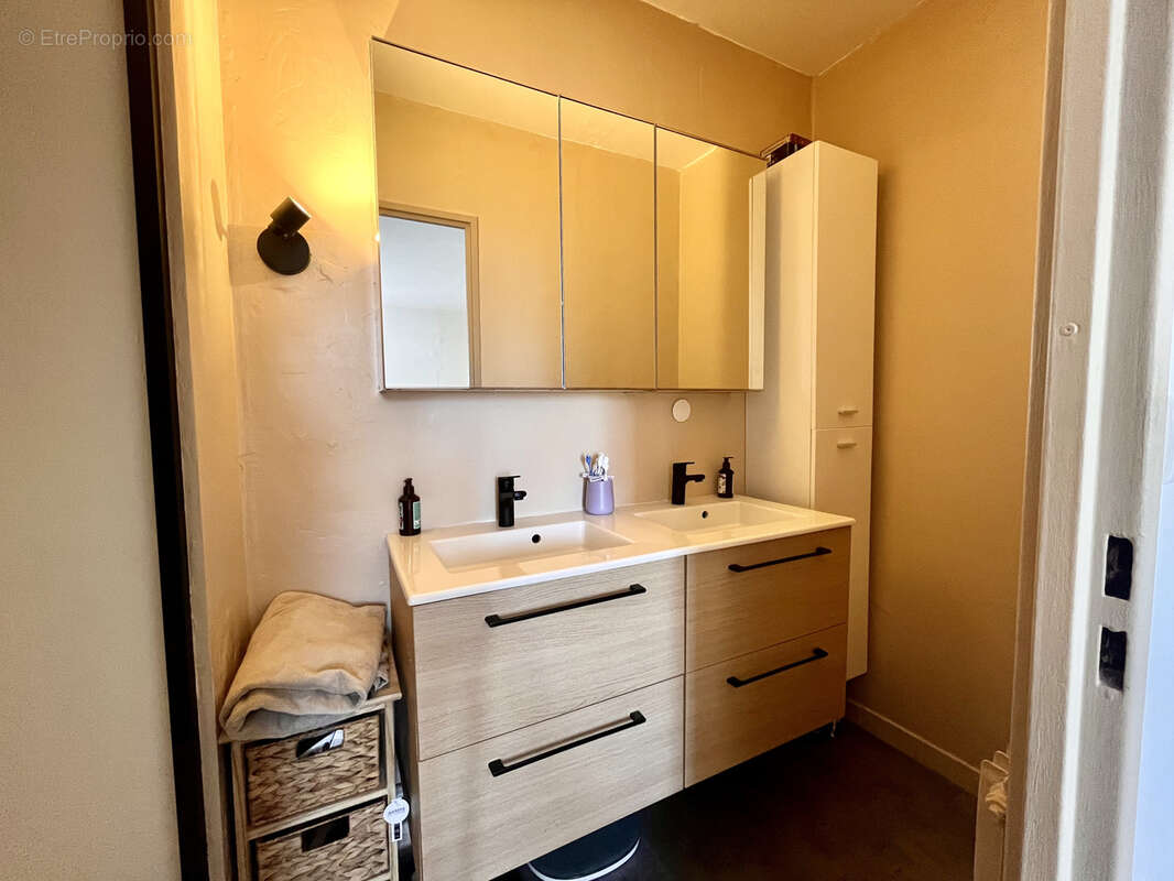 Appartement à CARROS