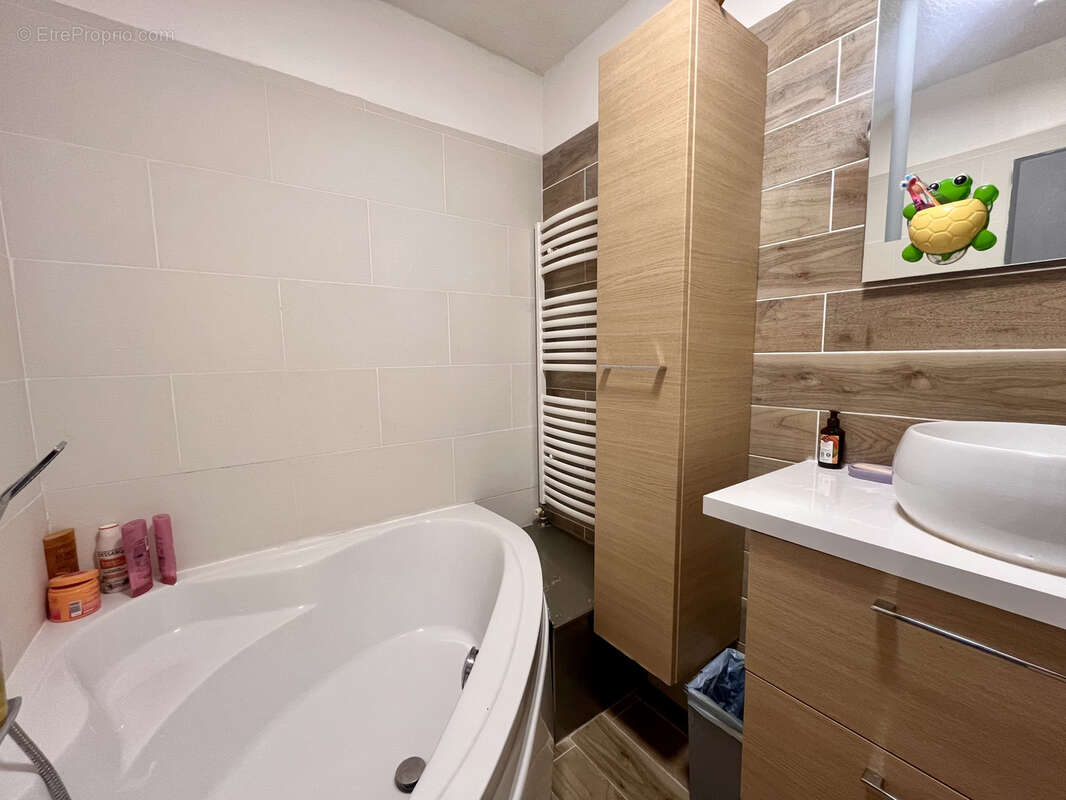 Appartement à CARROS