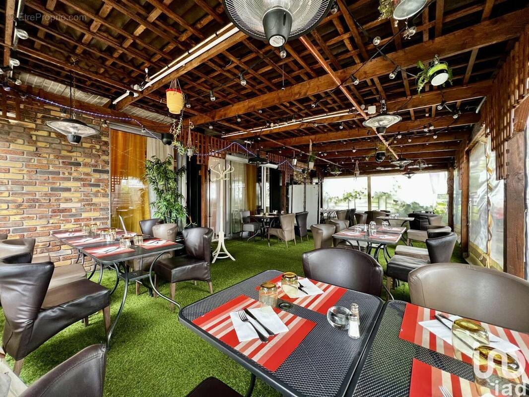 Photo 1 - Commerce à MORANGIS