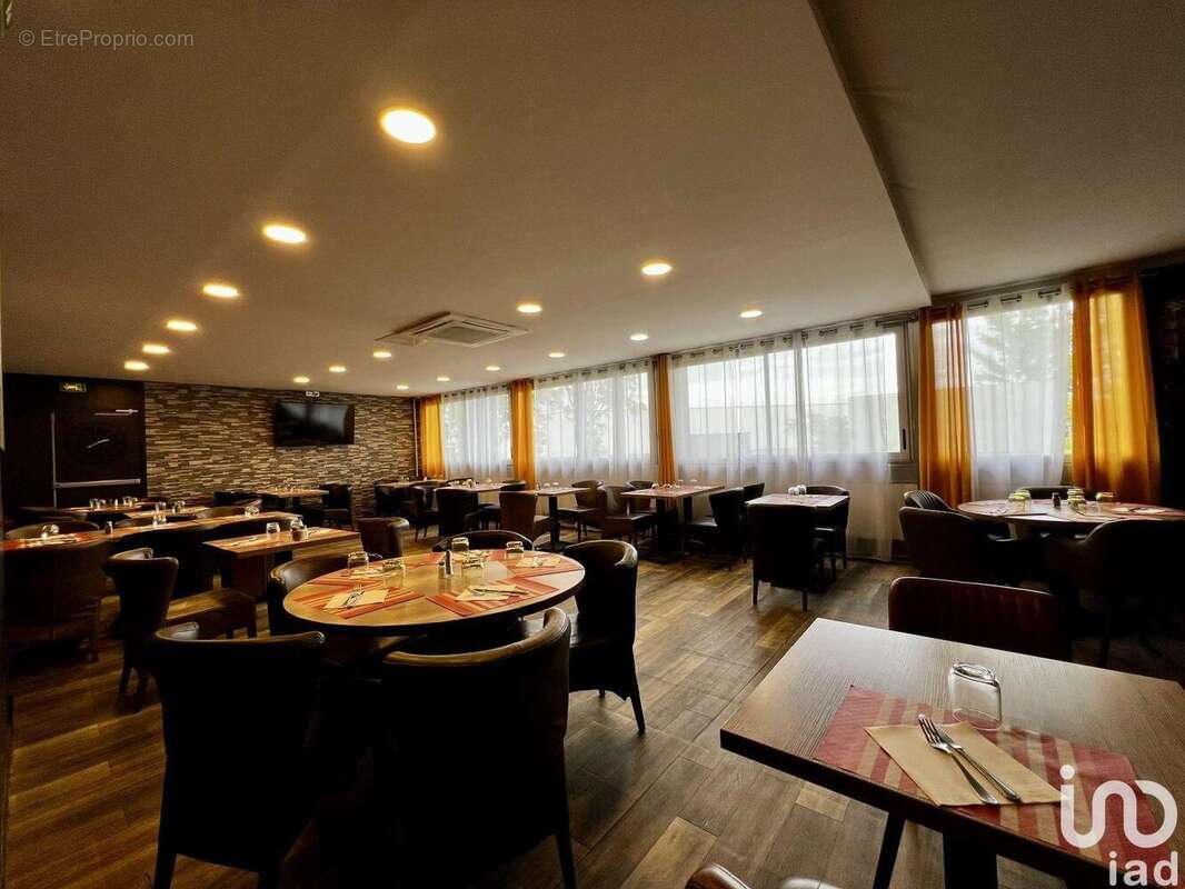 Photo 8 - Commerce à MORANGIS