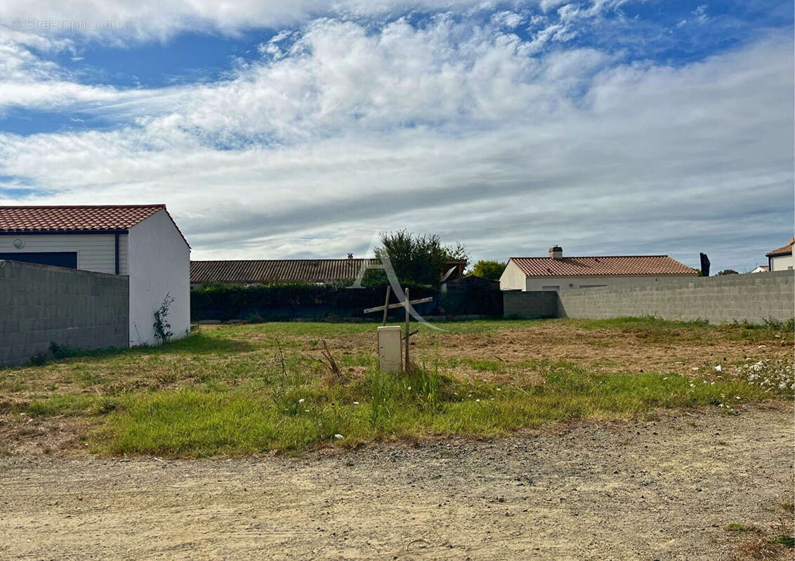 Terrain à SAINT-URBAIN