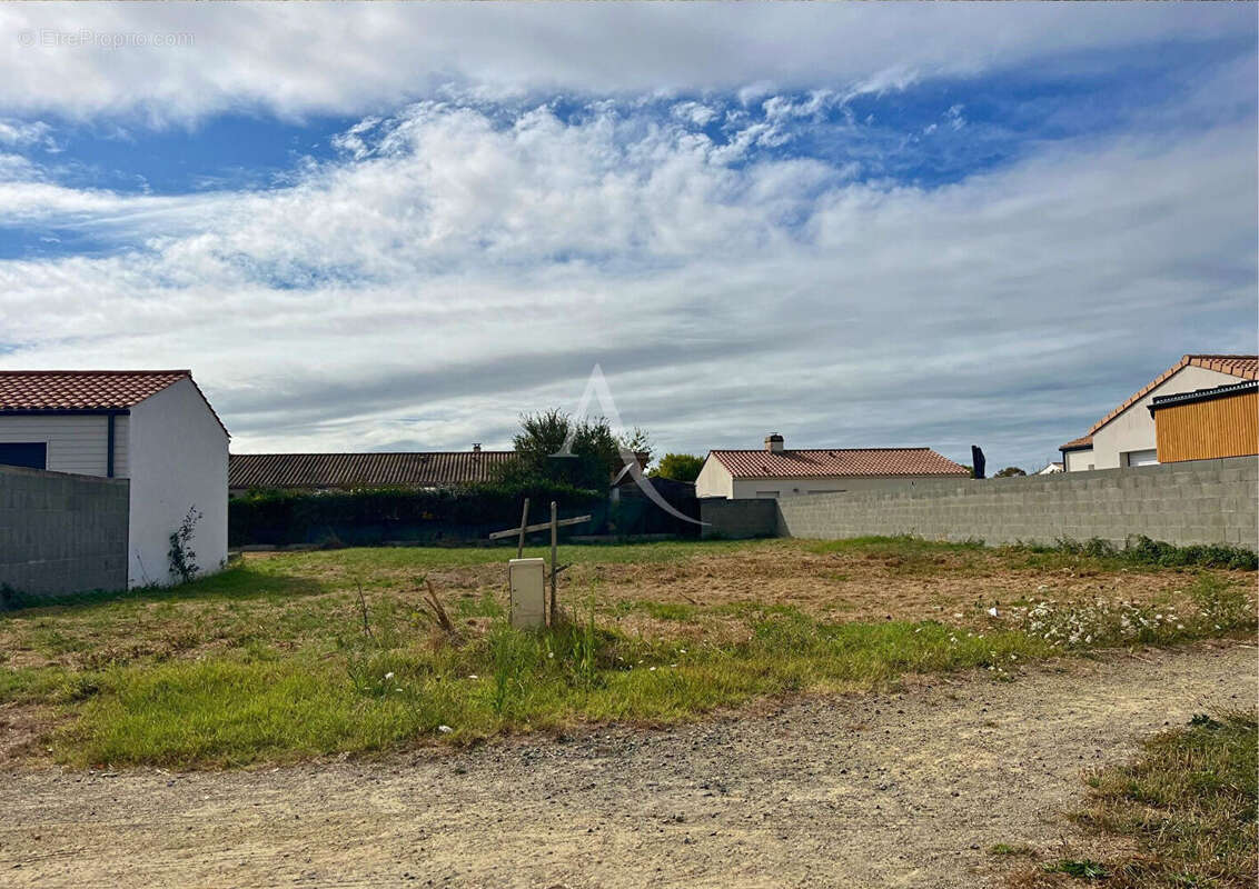 Terrain à SAINT-URBAIN