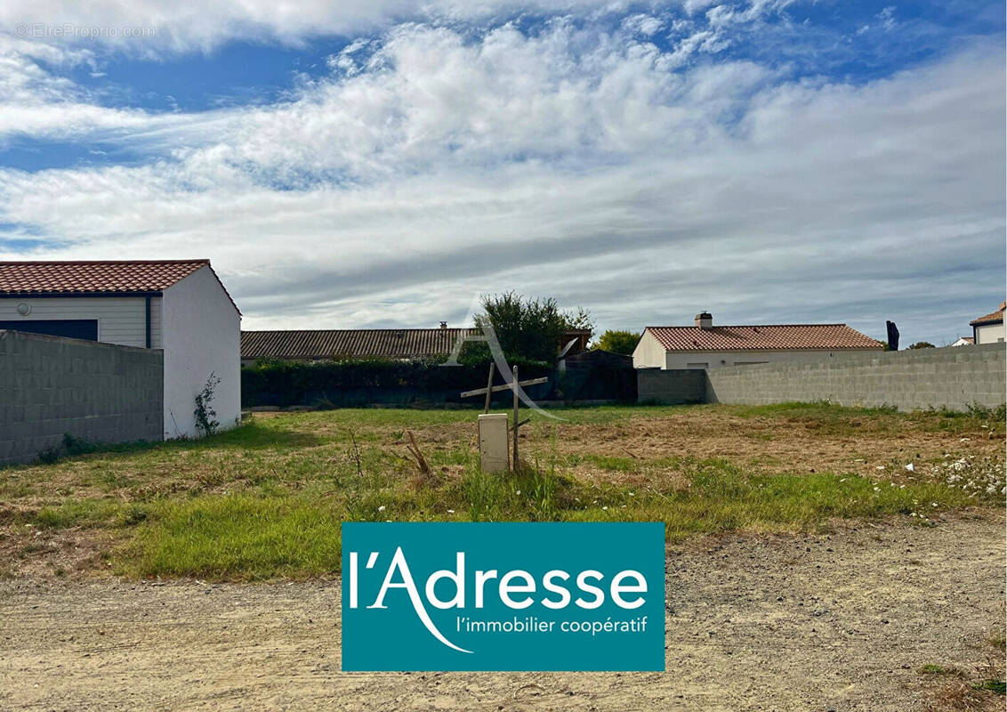 Terrain à SAINT-URBAIN