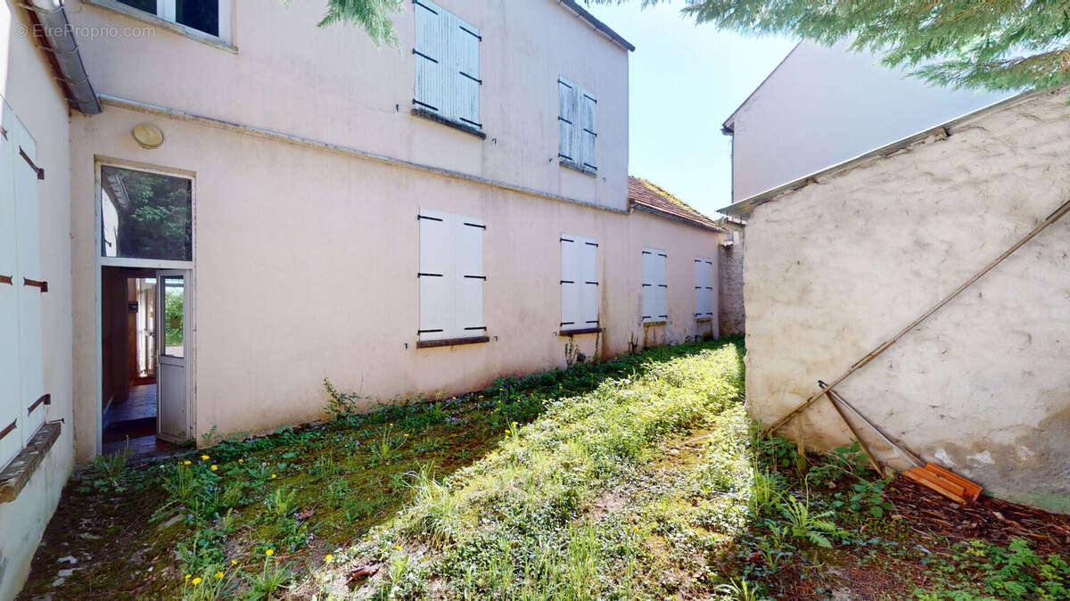 Maison à BRUYERES-LE-CHATEL