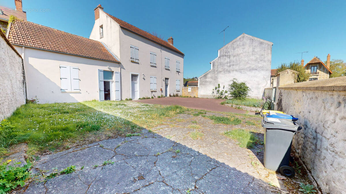 Maison à BRUYERES-LE-CHATEL