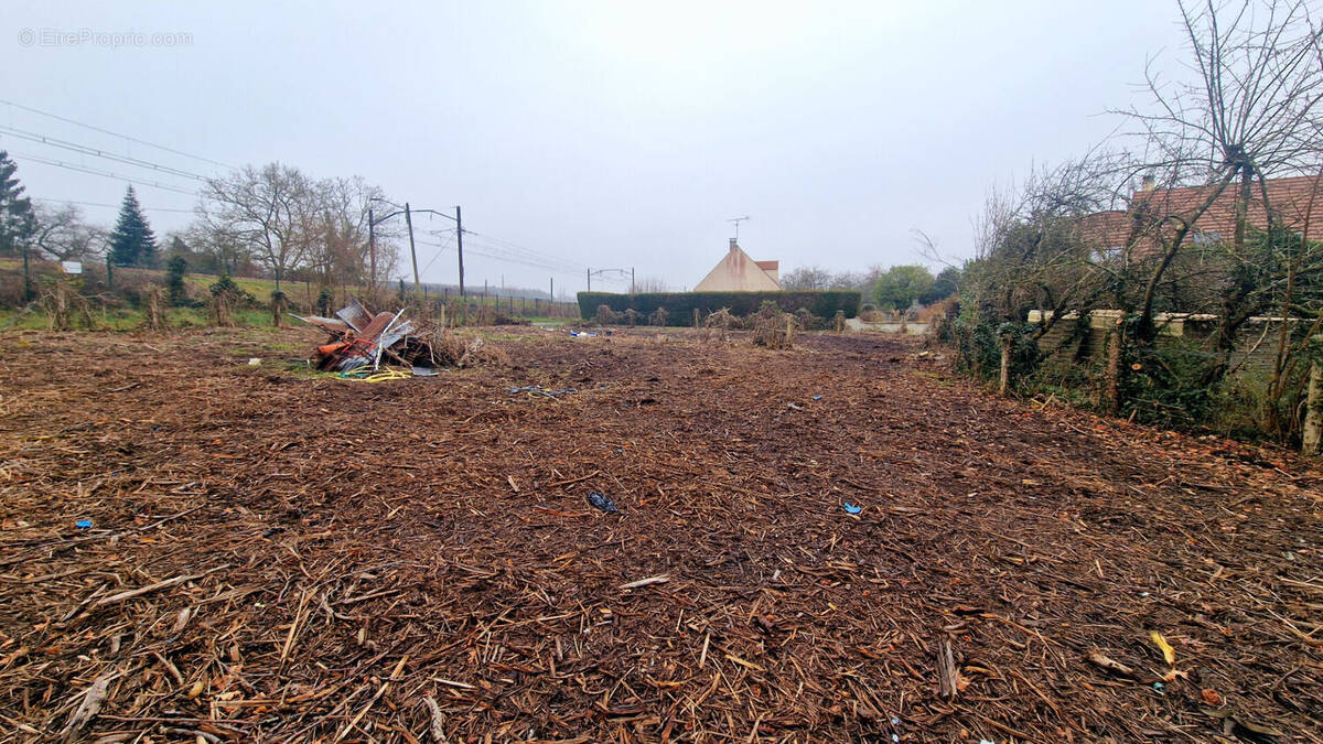 Terrain à BREUX-JOUY