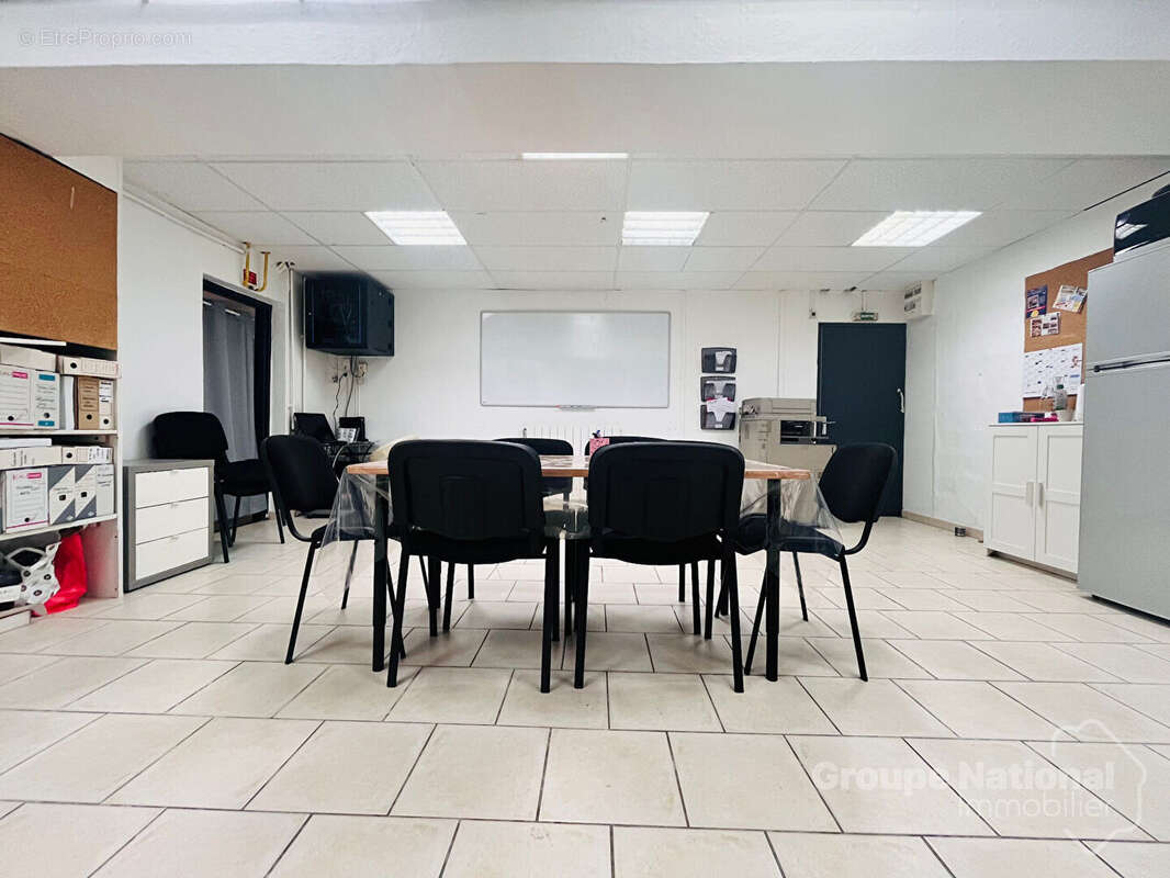 Commerce à BAGNOLS-SUR-CEZE