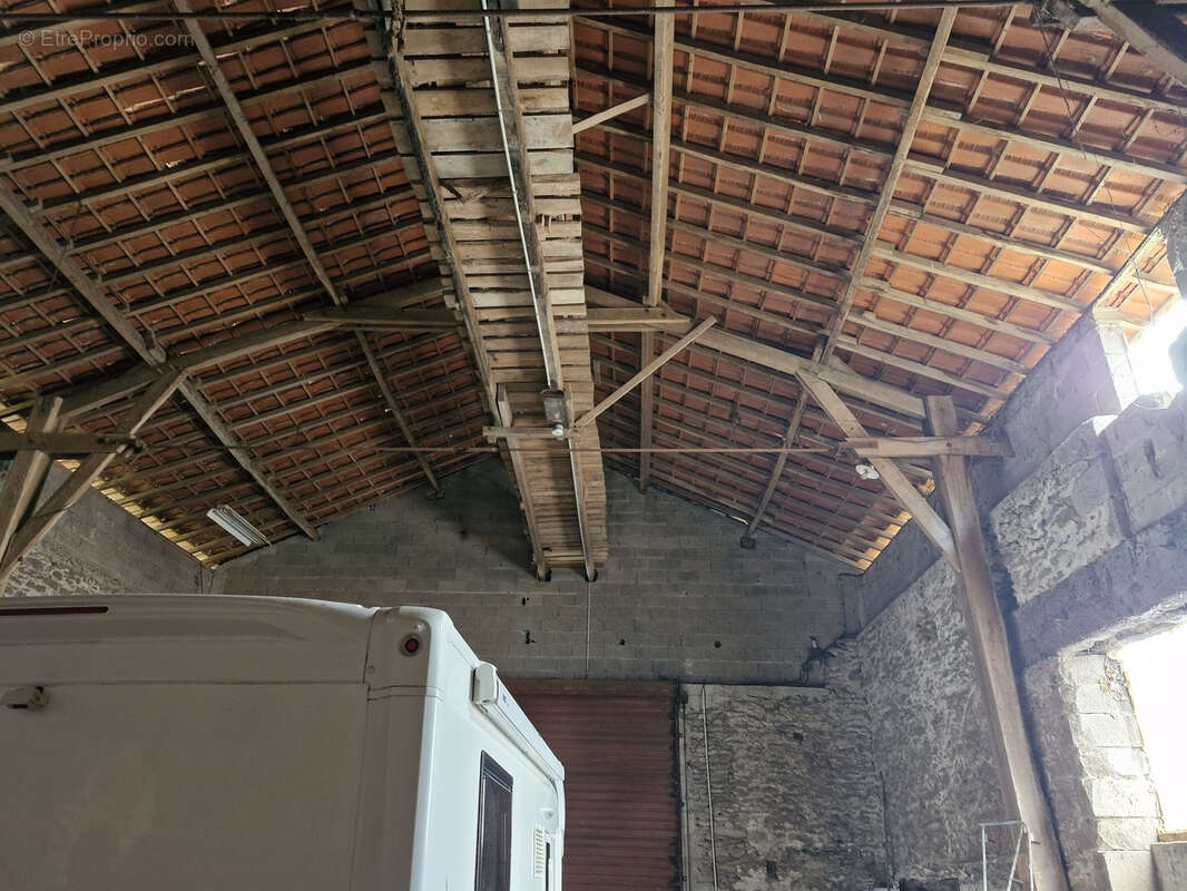 Commerce à BESSINES-SUR-GARTEMPE