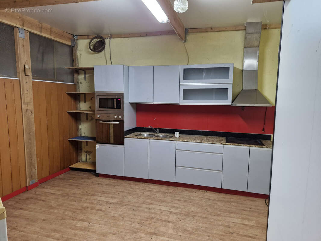 Commerce à BESSINES-SUR-GARTEMPE