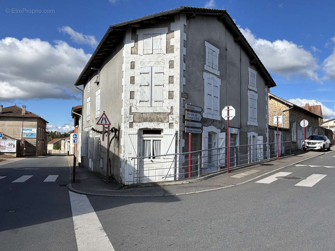 Maison à ROCHECHOUART