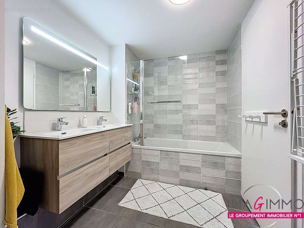 Appartement à MAUGUIO