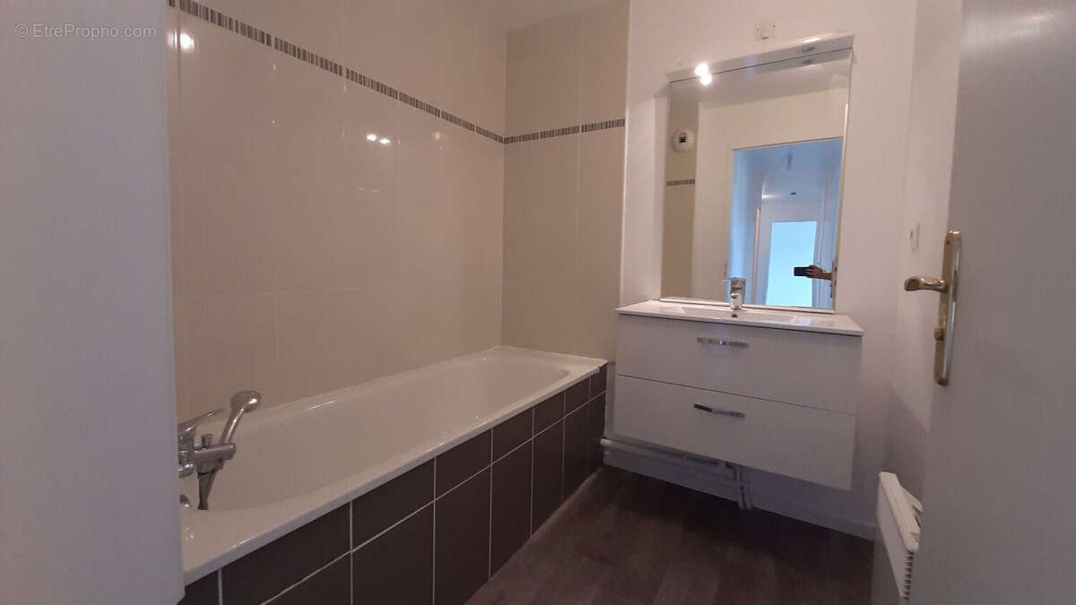 Appartement à VAL-DE-REUIL