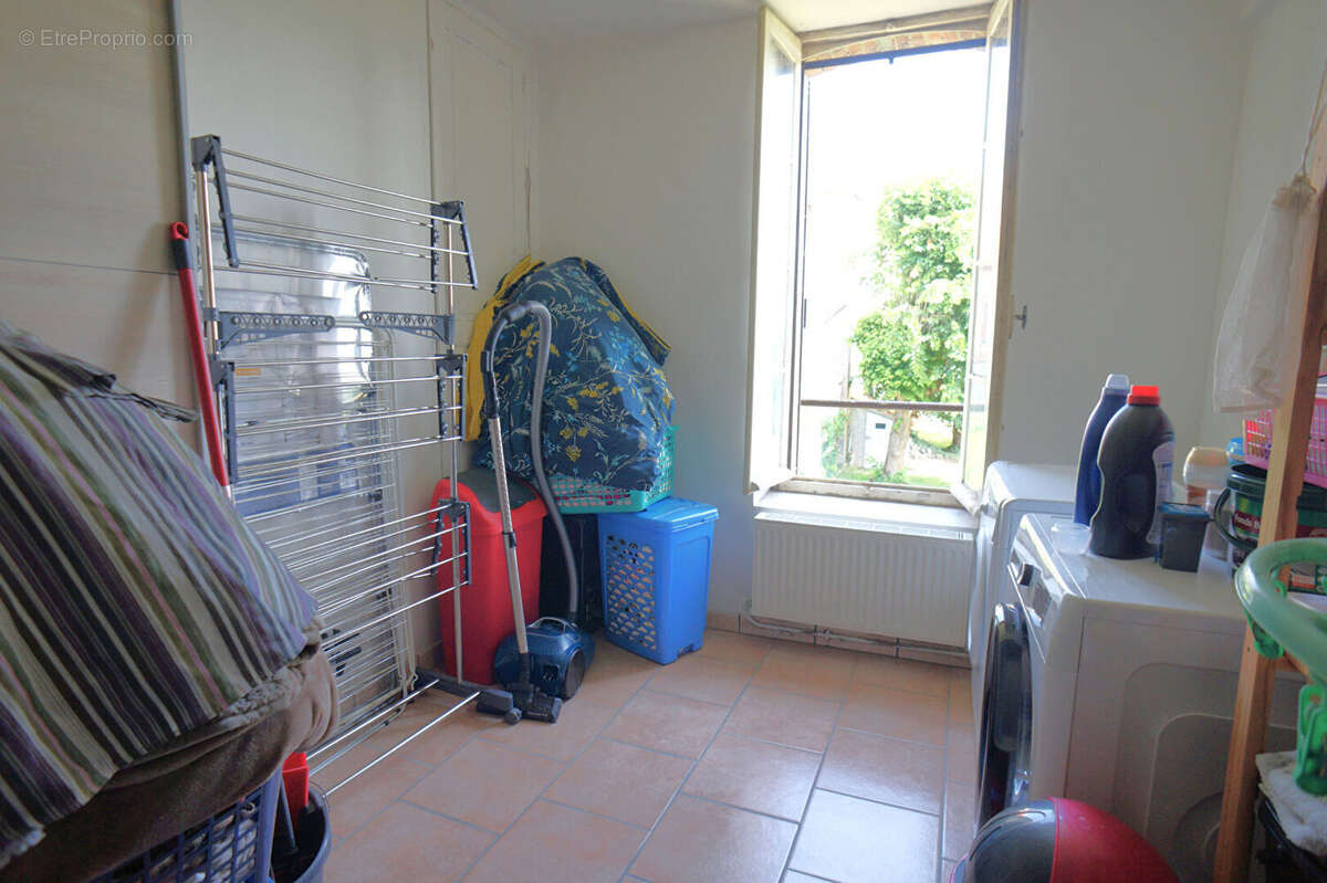 Maison à AILLANT-SUR-THOLON