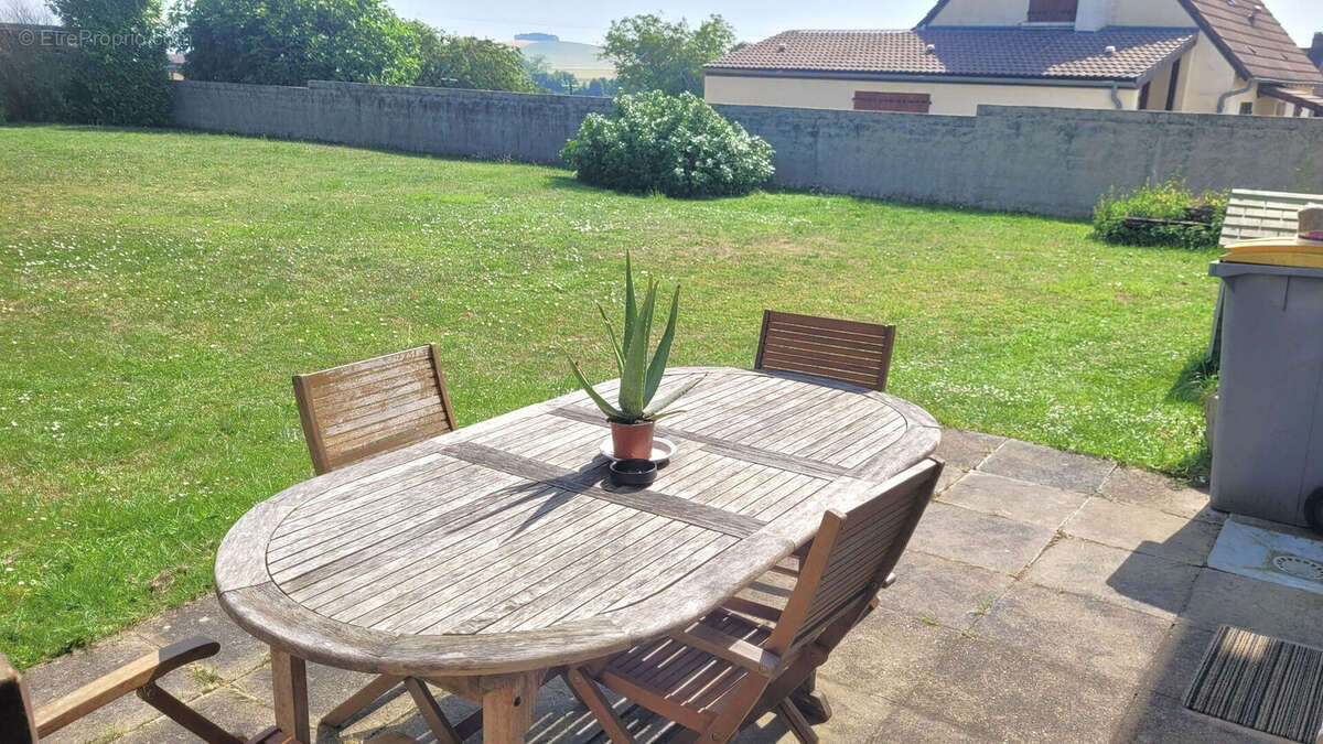 Maison à AILLANT-SUR-THOLON