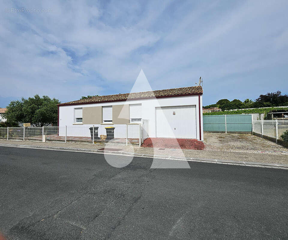 Maison à LES MATHES