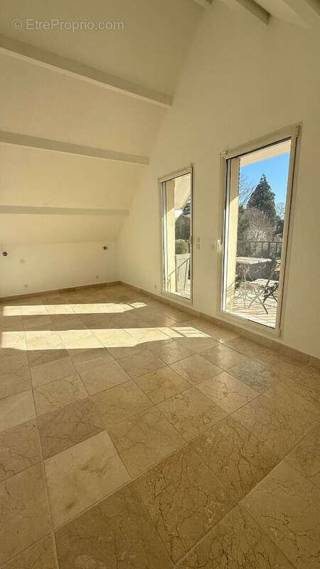 Maison à VERRIERES-LE-BUISSON