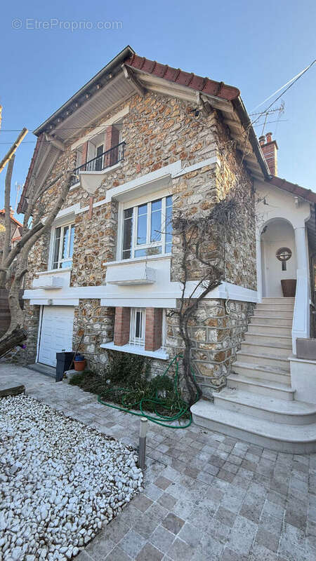 Maison à VERRIERES-LE-BUISSON