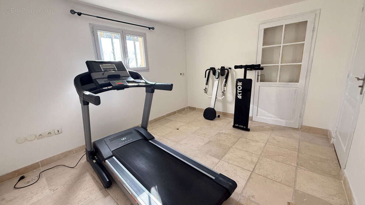 Maison à VERRIERES-LE-BUISSON