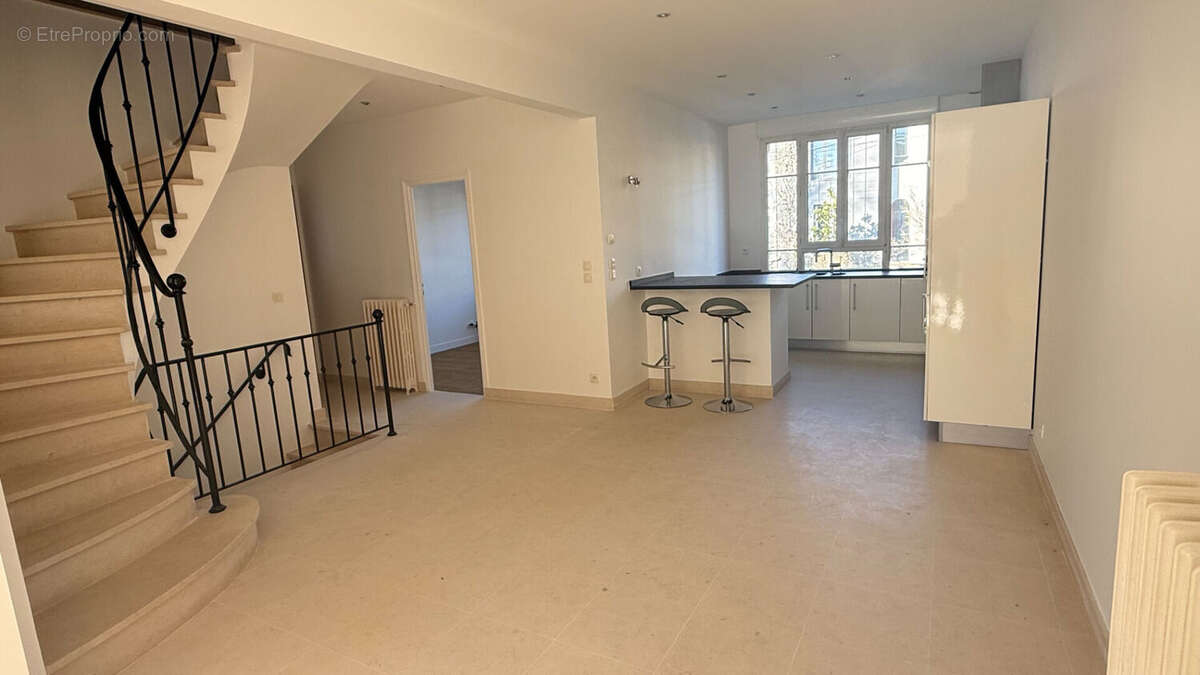 Maison à VERRIERES-LE-BUISSON