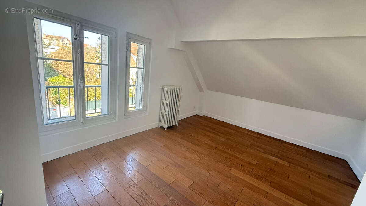 Maison à VERRIERES-LE-BUISSON