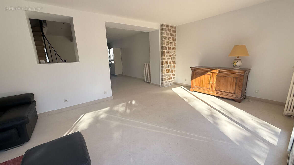 Maison à VERRIERES-LE-BUISSON