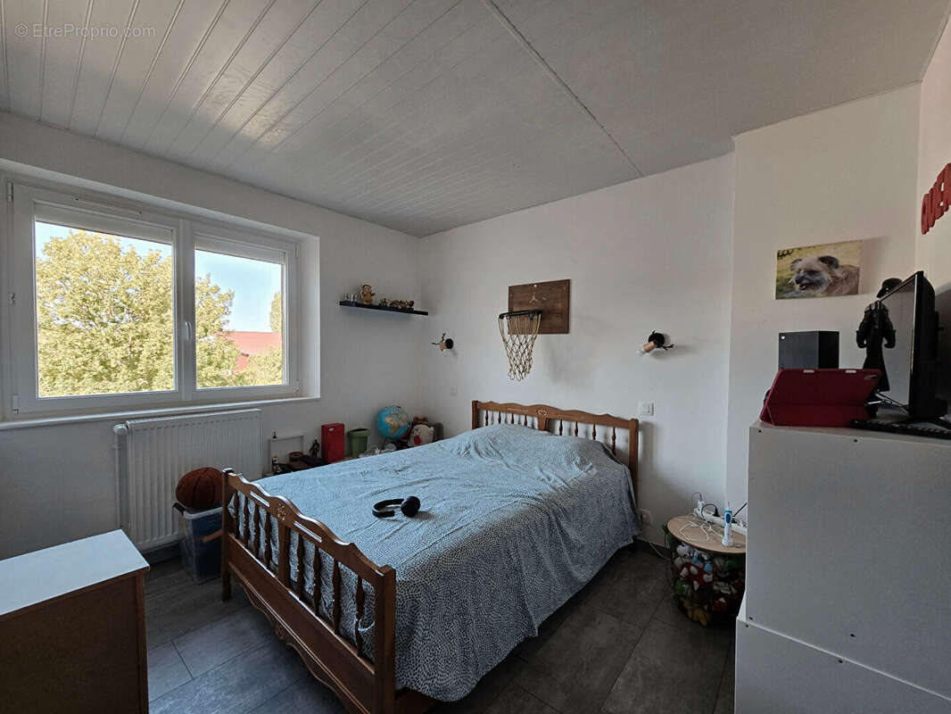 Maison à AZERAILLES