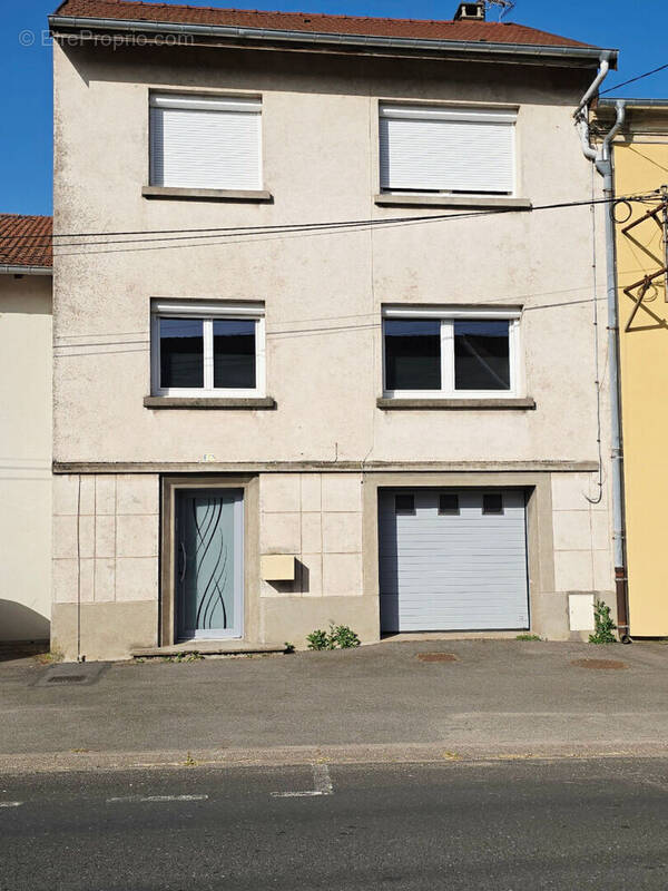 Maison à AZERAILLES