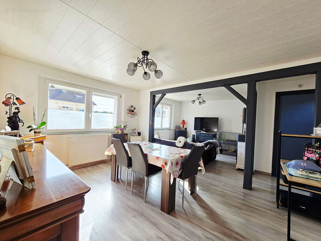 Maison à AZERAILLES